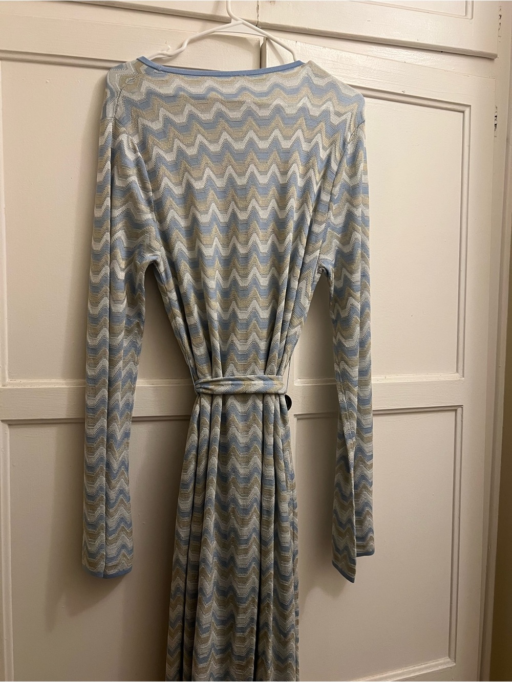 Devon Windsor Lia Robe in Arctic - Picture 8 of 10
